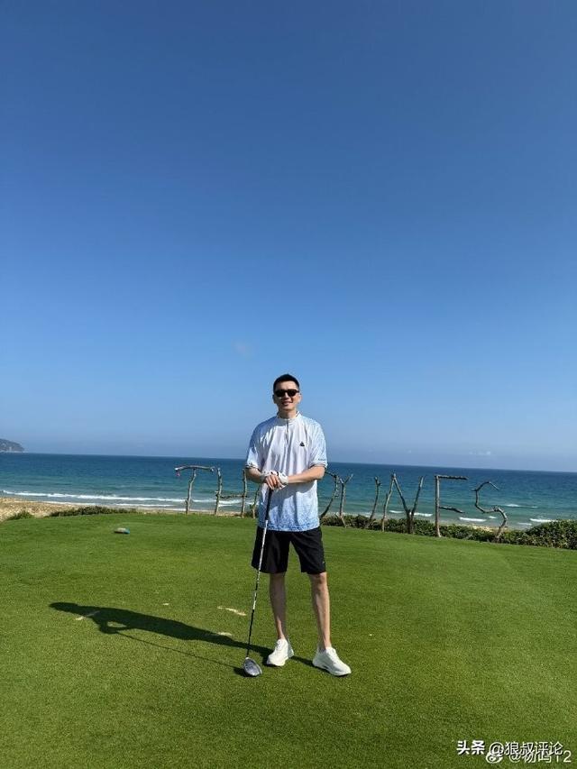 九游体育注册-状态真好！前辽宁主帅杨鸣社媒晒休假动态 海边打高尔夫球引热议